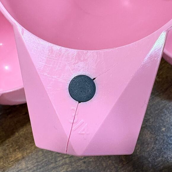 Vintage 1950s Crown Corning Retro Magnetic Pink Measuring Cups Set of 4 MCM - Picture 6 of 12